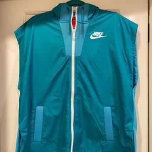 Women’s Nike Sleeveless Jacket Size XL